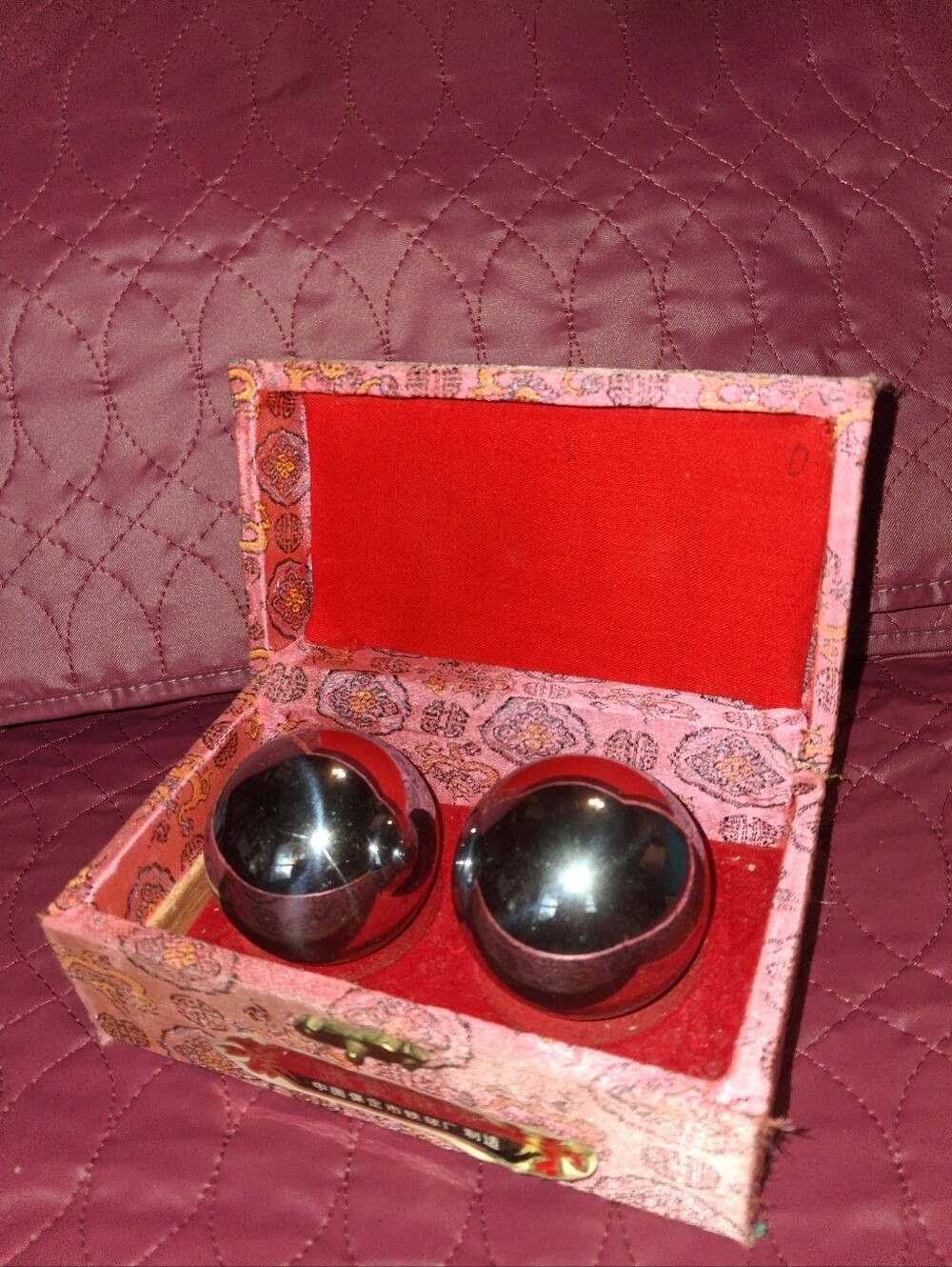 2 VINTAGE SHINY CHINESE BAODING MUSICAL CHIME BALLS. SIZE 3 INCHES HIGH.